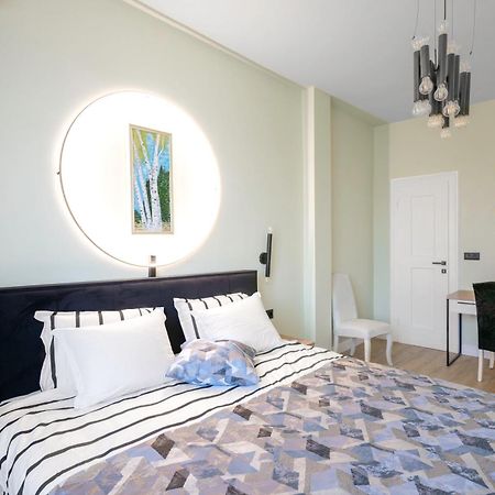 Urban Charm & Comfort - Chic 2Bd In Prime Location By Flat Mаnager Sofia Esterno foto